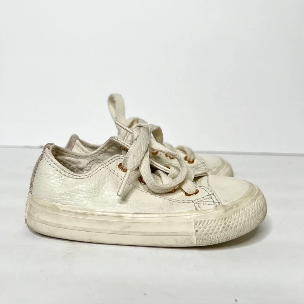 Converse Chuck Taylor Cream Canvas Sneakers Size 6 Toddler